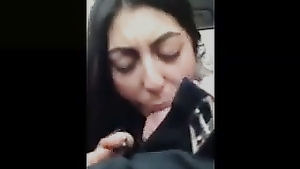 Видеоролики похожие на Молодая армянка делает минет сосёт член своему парню на камеру